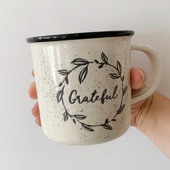 Oversized Mug - "Grateful" with Floral Wreath - Picture 5 of 11